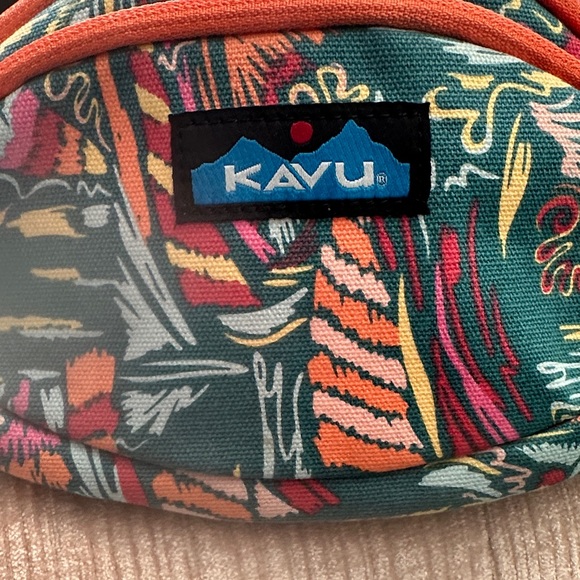 Kavu Multicolor Sling Bag with Orange and Green - Picture 5 of 8